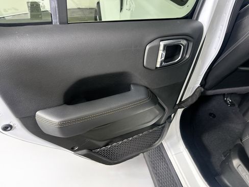 Used 2022 Jeep Wrangler Unlimited Sahara AWD/4WD image 27