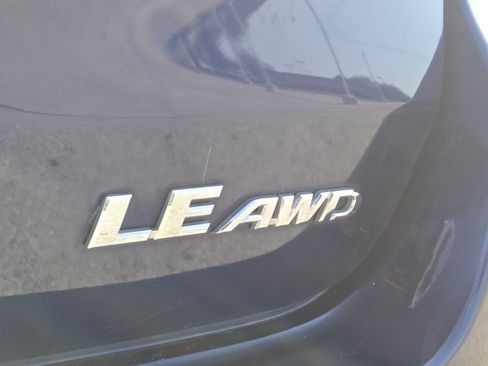 Used 2016 Toyota Highlander LE AWD/4WD image 8