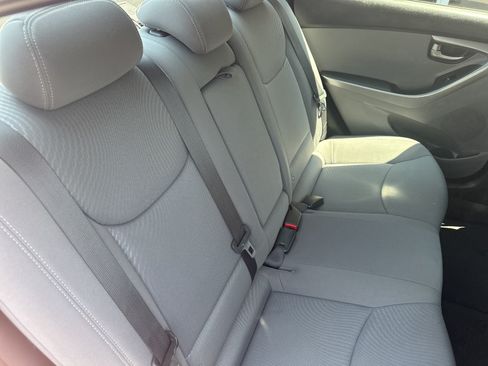 Used 2015 Hyundai Elantra SE FWD image 22