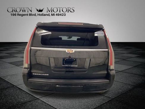 Used 2017 Cadillac Escalade Platinum image 5