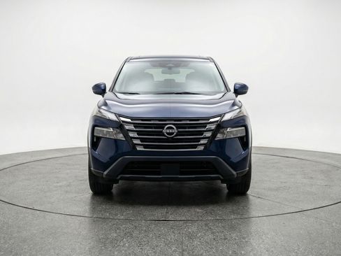 Used 2025 Nissan Rogue SV AWD/4WD image 2