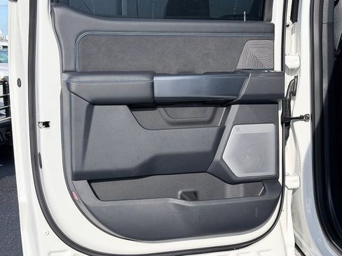 Used 2025 Ford F250 Platinum image 32