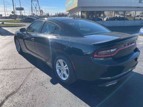 Used 2019 Dodge Charger SXT w/ Blacktop Package image 3