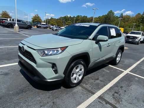 Used 2020 Toyota RAV4 XLE FWD image 3