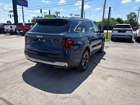 Used 2024 Kia Sorento S w/ Panoramic Sunroof Package FWD image 7