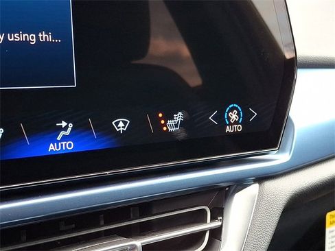 New 2026 Chevrolet Equinox EV LT image 16