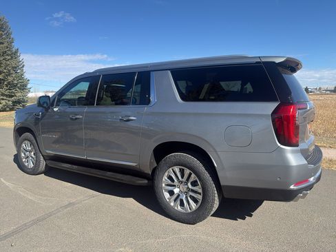 Used 2025 GMC Yukon XL Denali w/ Advanced Technology Package image 8