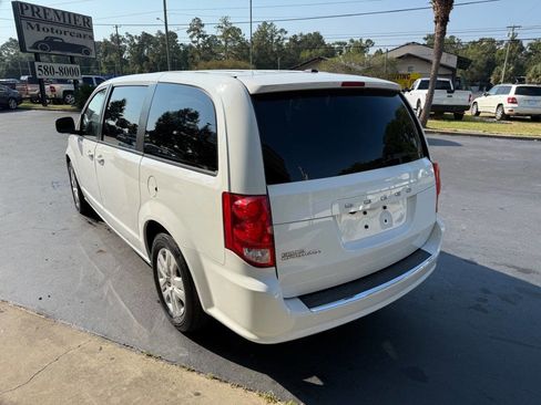 Used 2018 Dodge Grand Caravan SE image 5
