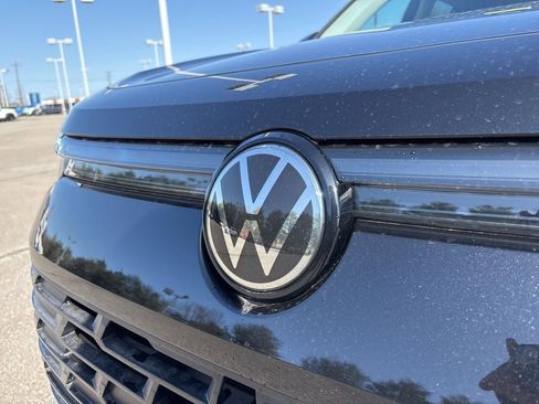 New 2026 Volkswagen Tiguan SE image 9