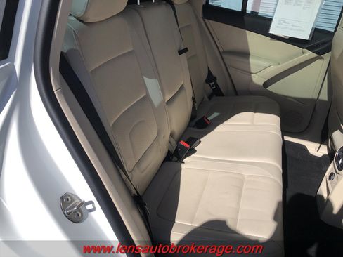 Used 2016 Volkswagen Tiguan SE image 18