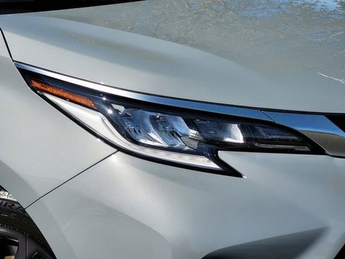 Used 2024 Toyota Sienna XSE w/ XSE Plus Package image 11