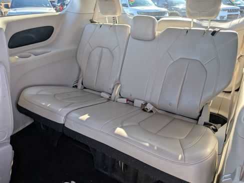 Used 2021 Chrysler Voyager Lxi image 14