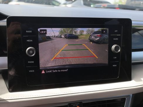 Used 2025 Volkswagen Taos SE FWD image 36