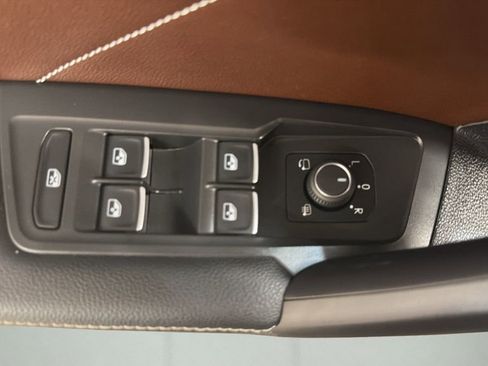 Used 2023 Volkswagen Tiguan SEL R-Line image 19