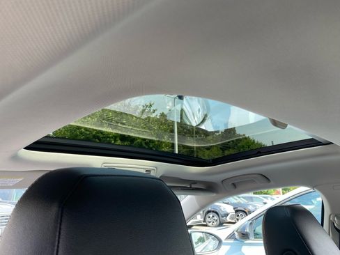 Certified 2025 Volkswagen Jetta SE w/ Sunroof Package FWD image 20