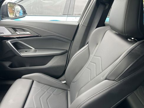 Used 2025 BMW X2 xDrive28i w/ Premium Package image 19