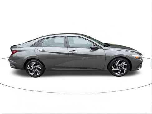 Certified 2025 Hyundai Elantra Sport image 2