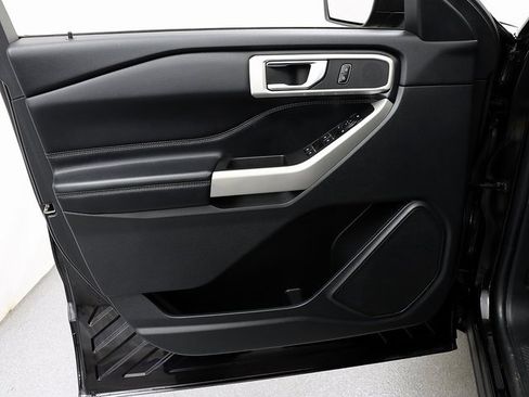 Used 2022 Ford Explorer XLT w/ Equipment Group 202A image 24