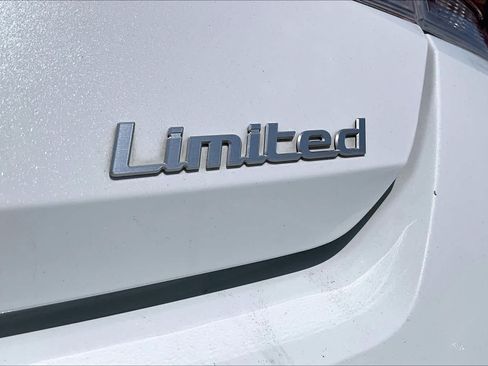 Used 2025 Hyundai Elantra Limited FWD image 30
