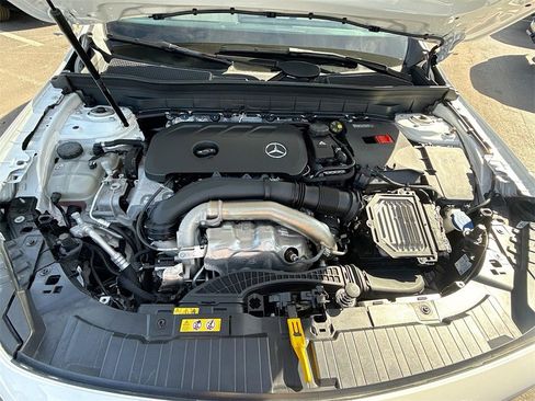 Used 2025 Mercedes-Benz GLB 250 image 35