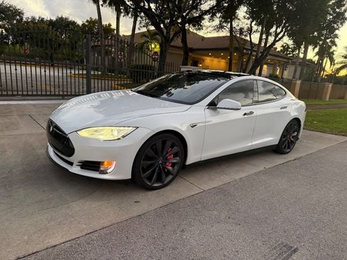 Used 2013 Tesla Model S Performance image 3