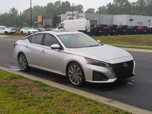 Used 2023 Nissan Altima 2.5 SL FWD image 15