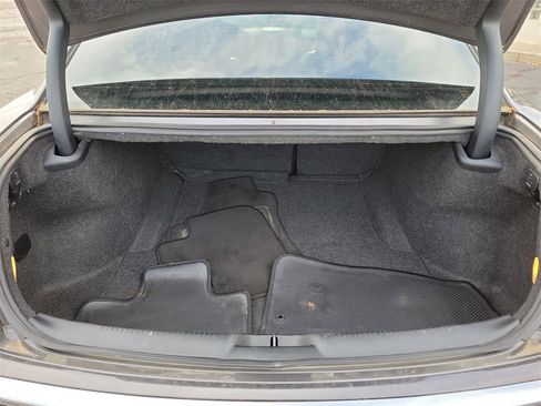 Used 2017 Chrysler 300 Touring w/ Value Package image 6