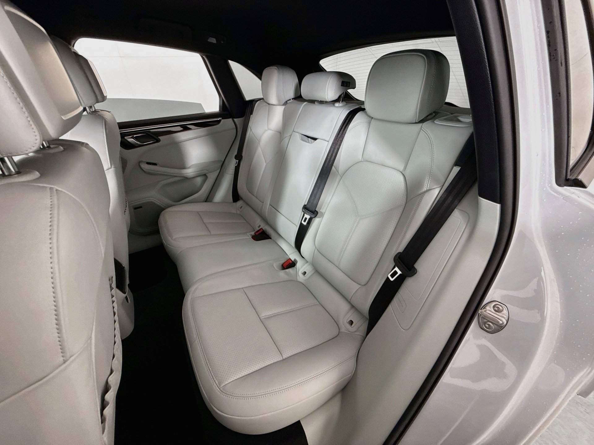 Used 2024 Porsche Macan AWD/4WD image 19