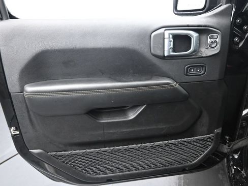 Used 2025 Jeep Wrangler Unlimited Sahara AWD/4WD image 23