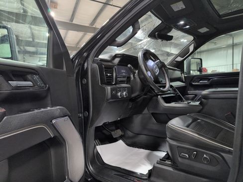 Used 2024 GMC Sierra 2500 AT4X image 8