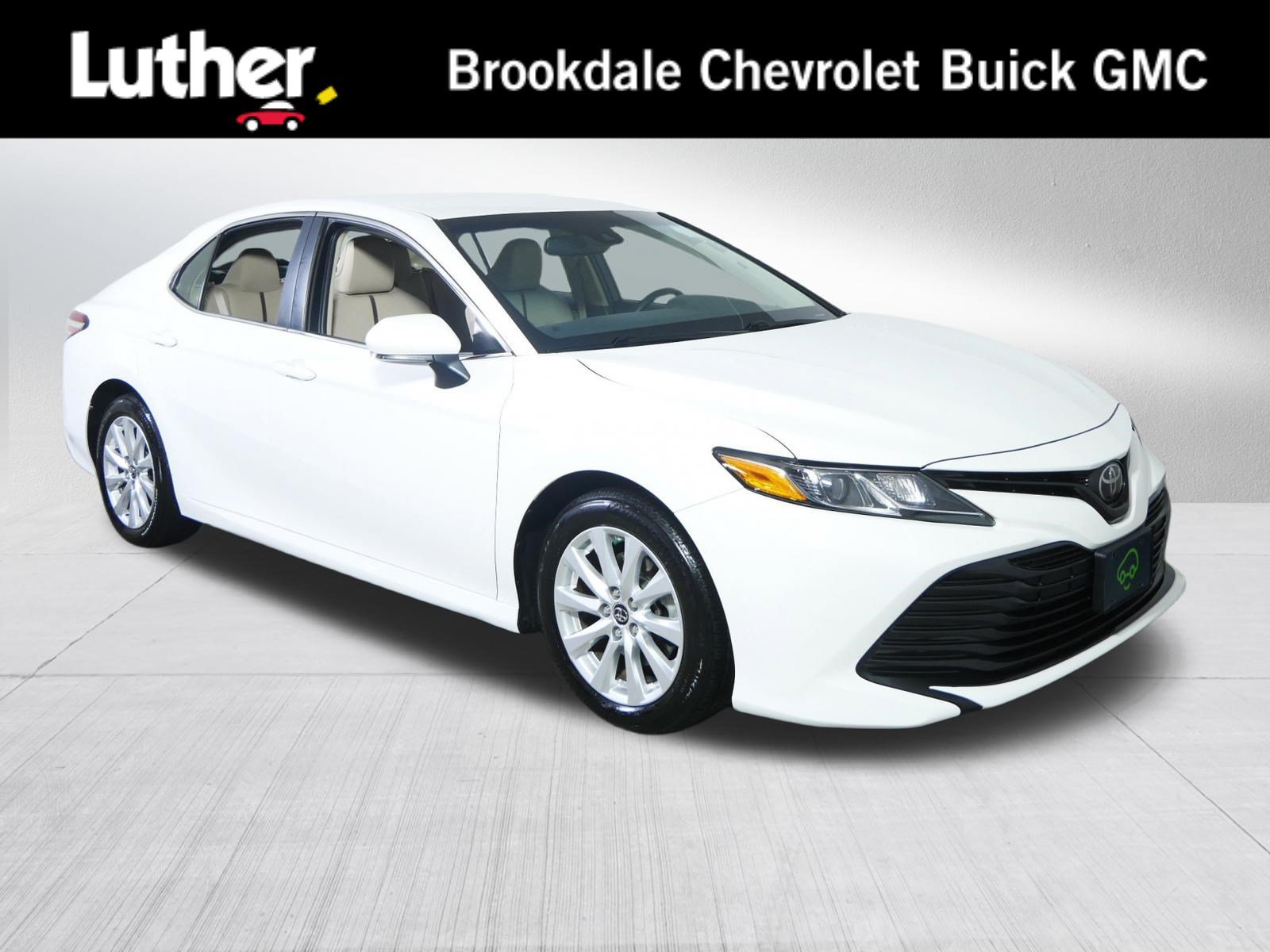Used 2018 Toyota Camry LE w/ Convenience Package FWD image 1