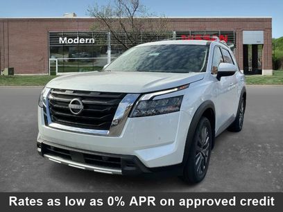 New 2025 Nissan Pathfinder SL w/ SL Premium Package