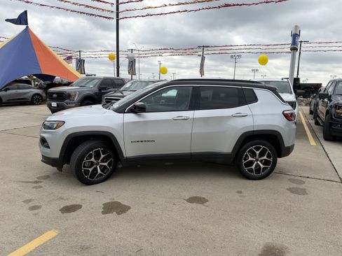 Used 2025 Jeep Compass Limited AWD/4WD image 10