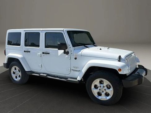 Used 2015 Jeep Wrangler Unlimited Sahara w/ Mopar Chrome Edition Group AWD/4WD image 19
