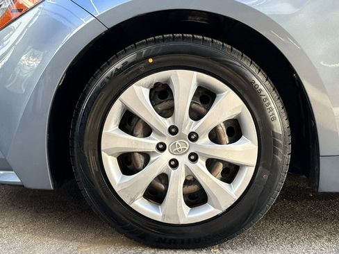 Used 2020 Toyota Corolla LE image 18