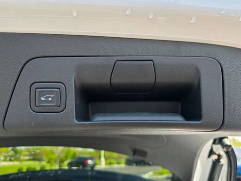 Used 2023 Buick Envision Essence AWD/4WD image 32