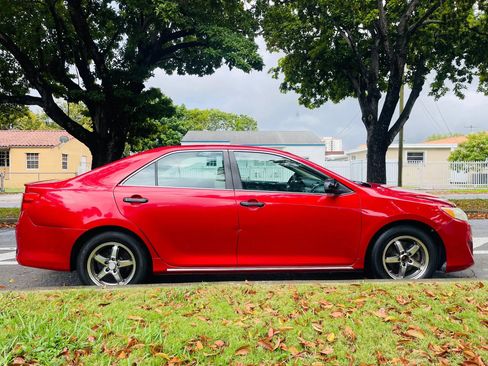 Used 2012 Toyota Camry LE FWD image 6