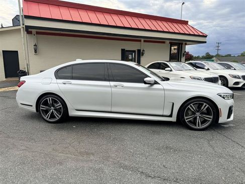Used 2021 BMW 750i xDrive w/ M Sport Package AWD/4WD image 4
