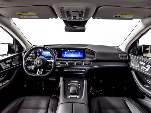 Certified 2025 Mercedes-Benz GLS 580 4MATIC image 3
