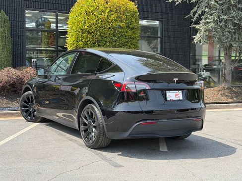 Used 2021 Tesla Model Y Long Range image 19