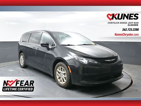 Used 2023 Chrysler Voyager LX FWD image 1