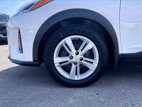 Used 2022 Nissan Kicks S image 8