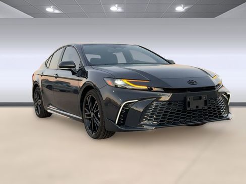 Used 2025 Toyota Camry XSE image 7