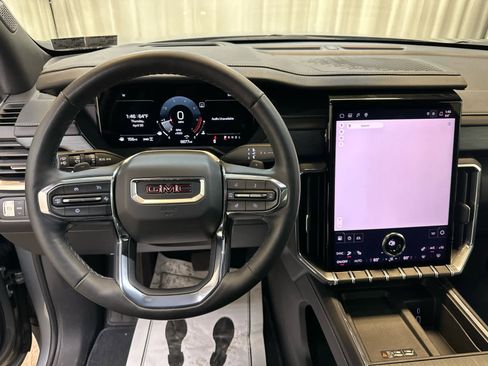 Used 2024 GMC Acadia Elevation w/ Luxury Package AWD/4WD image 3