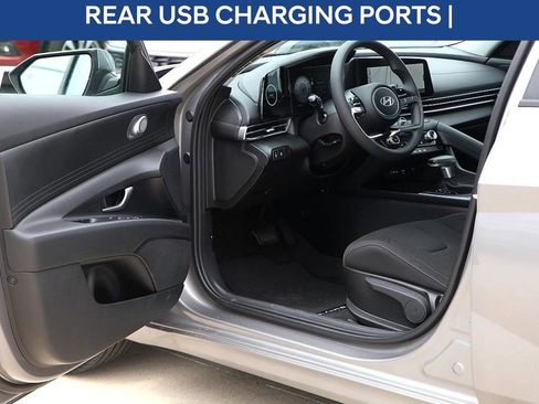 Used 2024 Hyundai Elantra SEL image 13