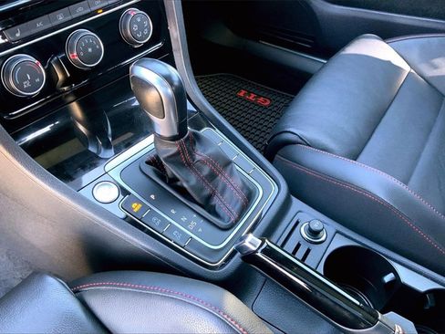 Used 2020 Volkswagen GTI SE image 14
