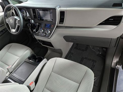 Used 2019 Toyota Sienna LE image 21