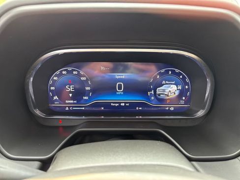 Used 2024 Chevrolet Tahoe Z71 w/ Luxury Package AWD/4WD image 13