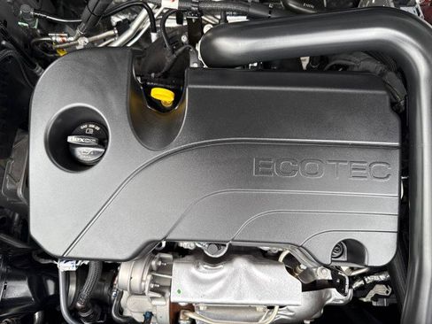 Used 2024 GMC Terrain SLE w/ Driver Convenience Package image 31