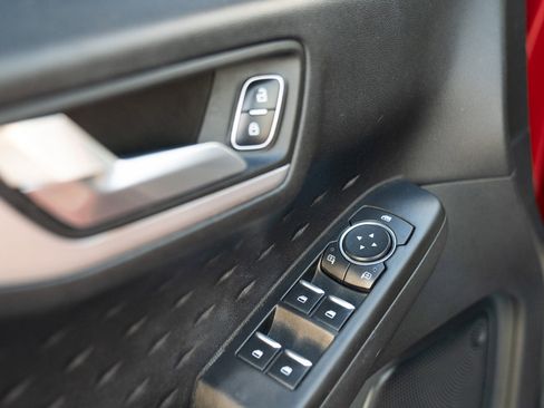 Used 2020 Ford Escape SE image 19